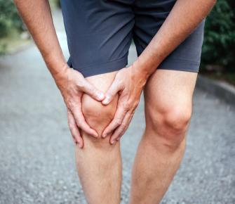 male athlete experiencing knee bursitis